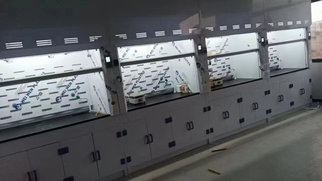 PP實驗室家具安裝進行中